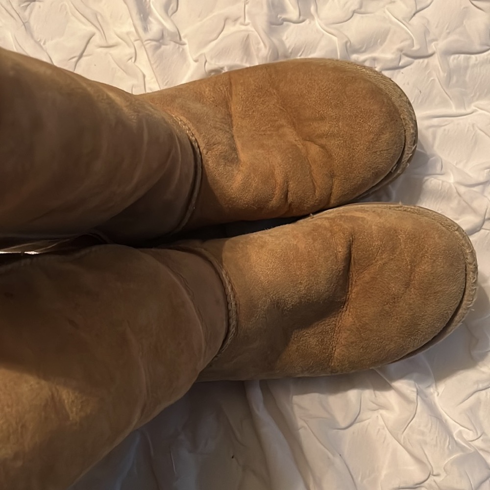 UGG - Picture 4 of 6